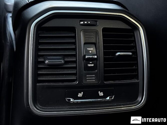 Porsche Macan 61 interauto-car