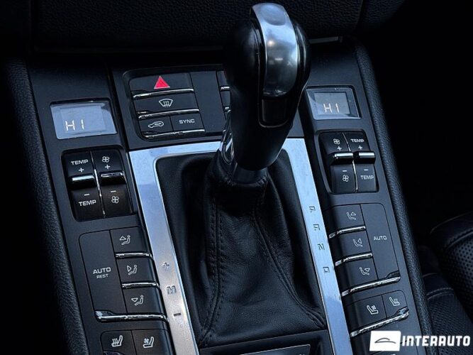 Porsche Macan 48 interauto-car