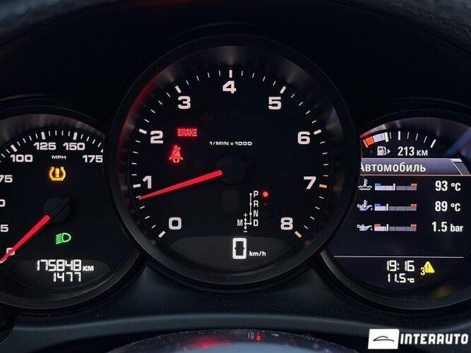 Porsche Macan 45 interauto-car