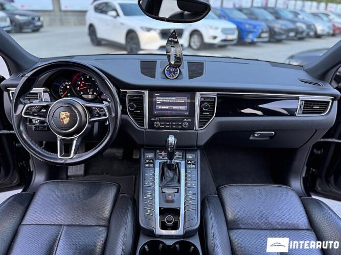 Porsche Macan 43 interauto-car