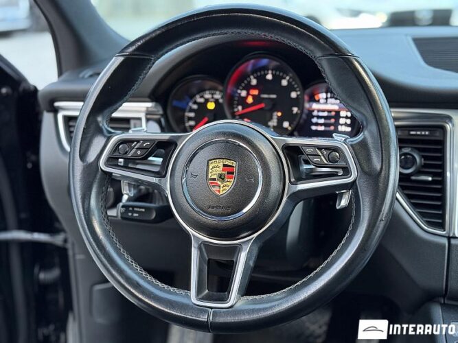 Porsche Macan 44 interauto-car