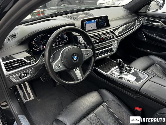 BMW 745e 43 interauto-car
