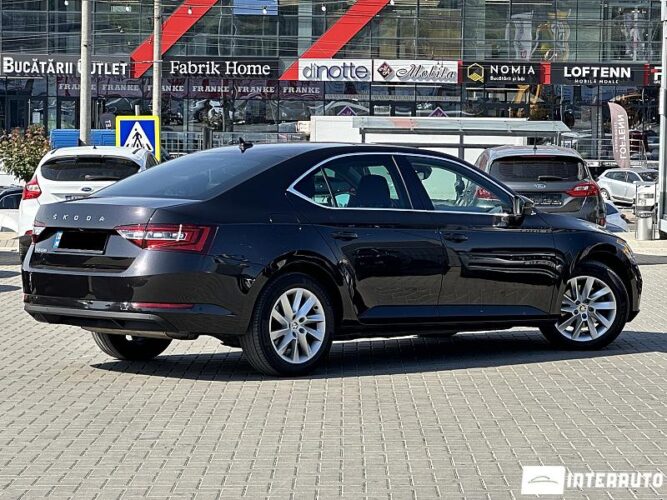 Skoda Superb 38 interauto-car