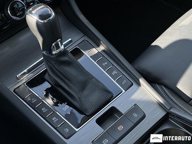 Skoda Superb 48 interauto-car