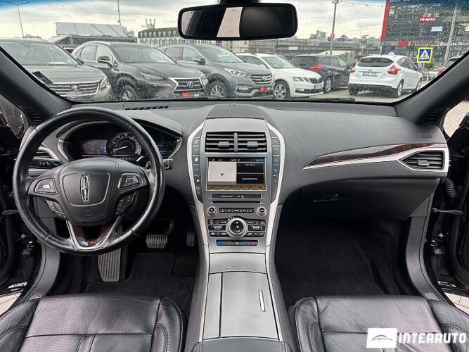 Lincoln MKZ 42 interauto-car