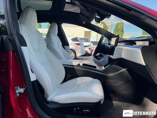 Tesla Model S Plaid 47 interauto-car