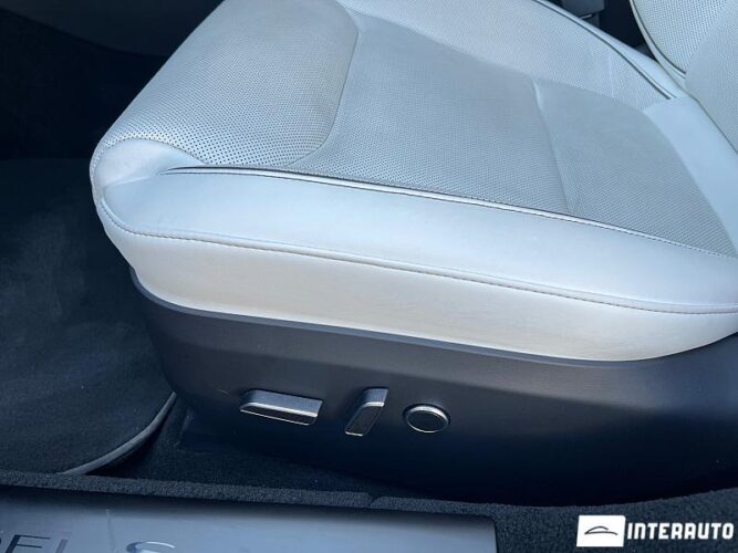 Tesla Model S Plaid 38 interauto-car