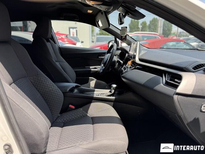 Toyota C-HR 47 interauto-car