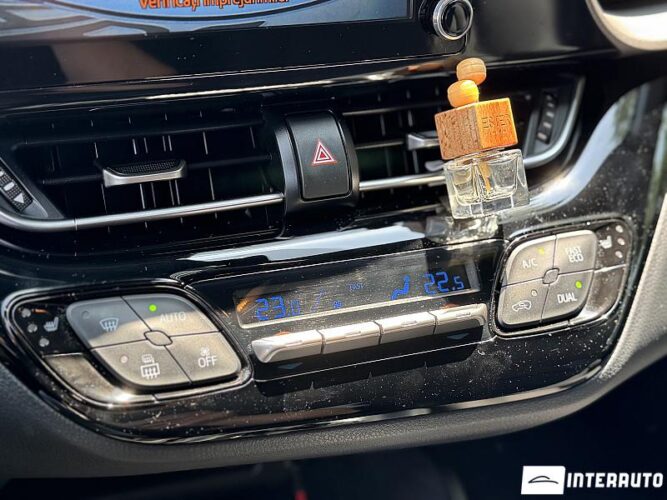 Toyota C-HR 42 interauto-car