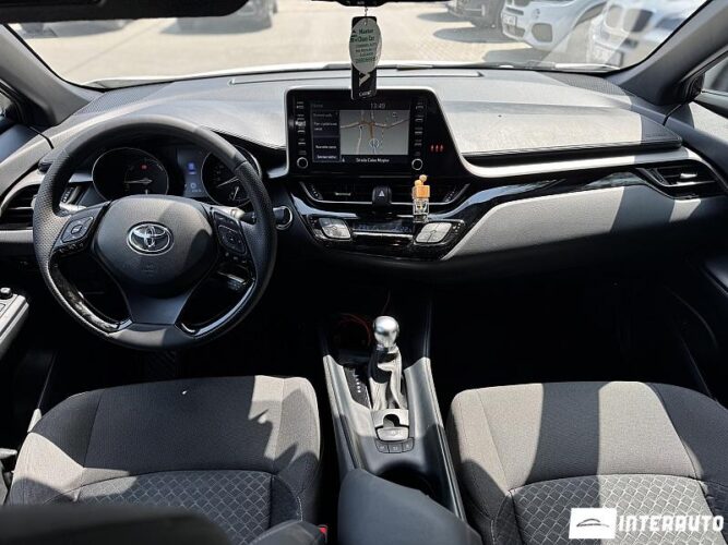 Toyota C-HR 44 interauto-car