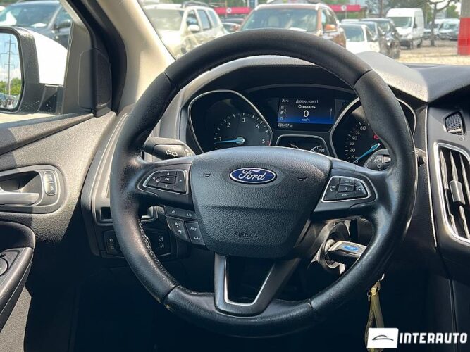 Ford Focus 37 interauto-car