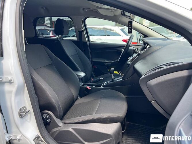 Ford Focus 43 interauto-car
