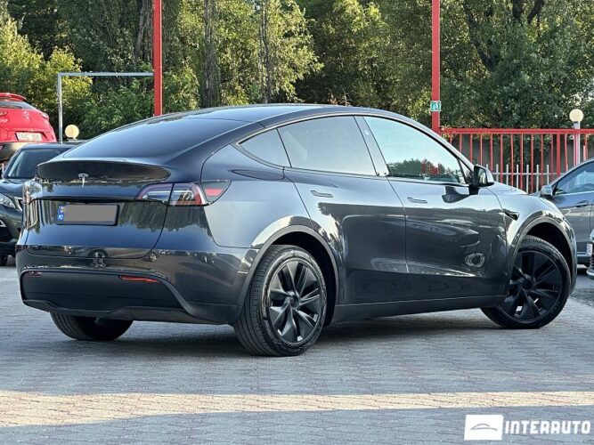 Tesla Model Y 30 interauto-car