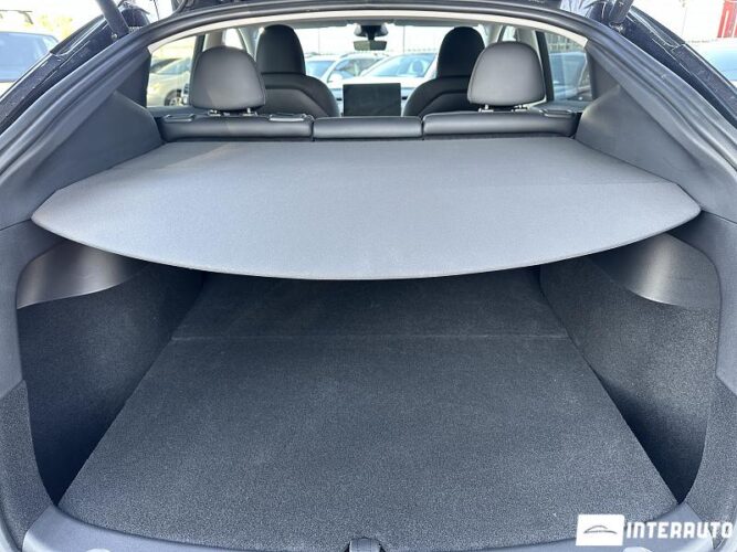 Tesla Model Y 43 interauto-car