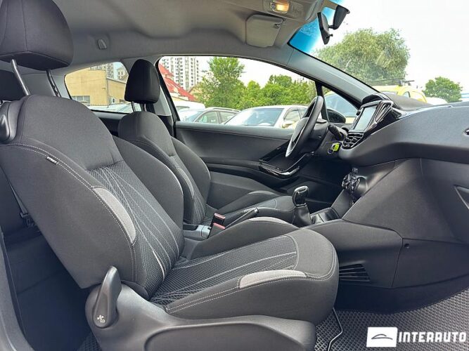 Peugeot 208 40 interauto-car