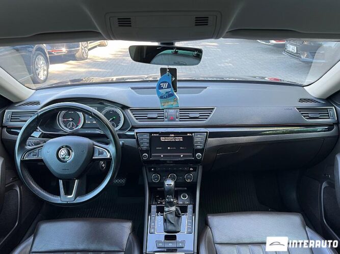 Skoda Superb 48 interauto-car