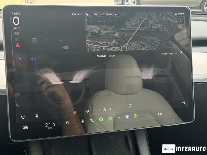 Tesla Model 3 43 interauto-car