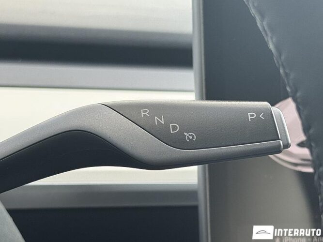 Tesla Model 3 39 interauto-car