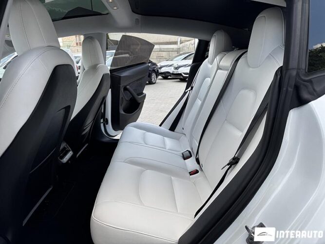 Tesla Model 3 44 interauto-car
