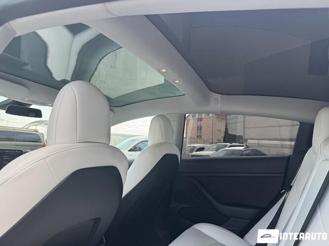 Tesla Model 3 45 interauto-car