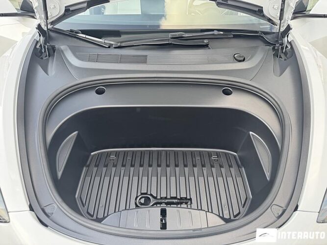Tesla Model 3 50 interauto-car