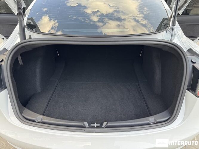 Tesla Model 3 51 interauto-car