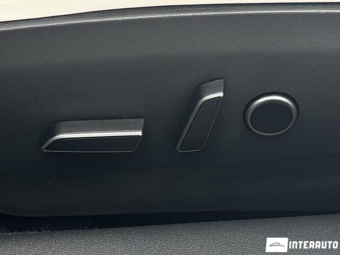 Tesla Model 3 49 interauto-car