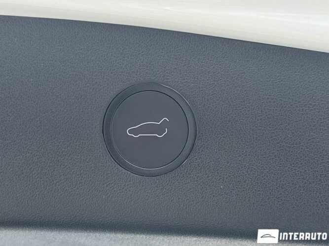 Tesla Model 3 52 interauto-car