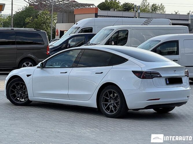 Tesla Model 3 35 interauto-car
