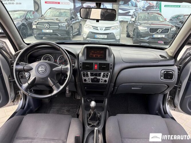 Nissan Almera 35 interauto-car