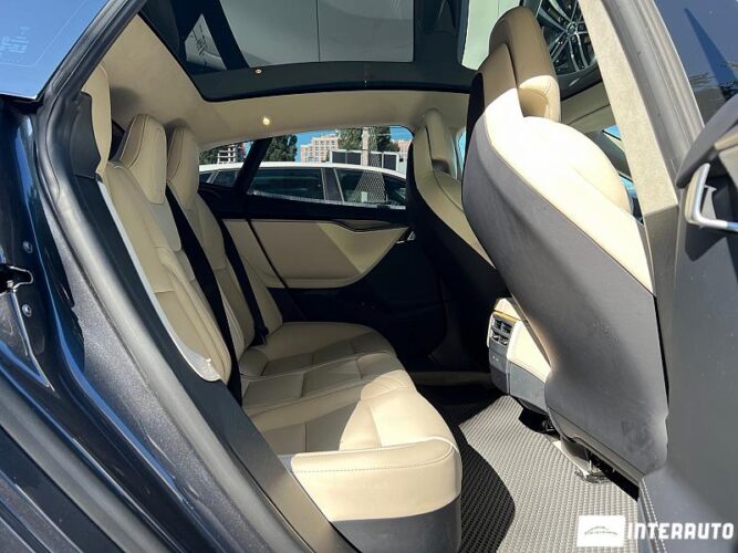 Tesla Model S 46 interauto-car