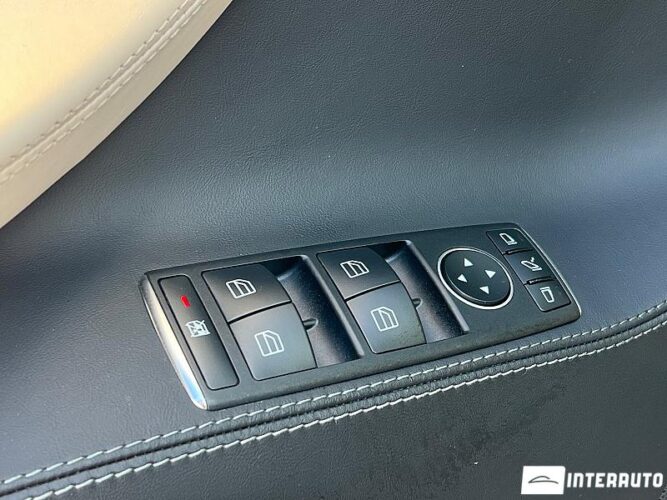 Tesla Model S 35 interauto-car