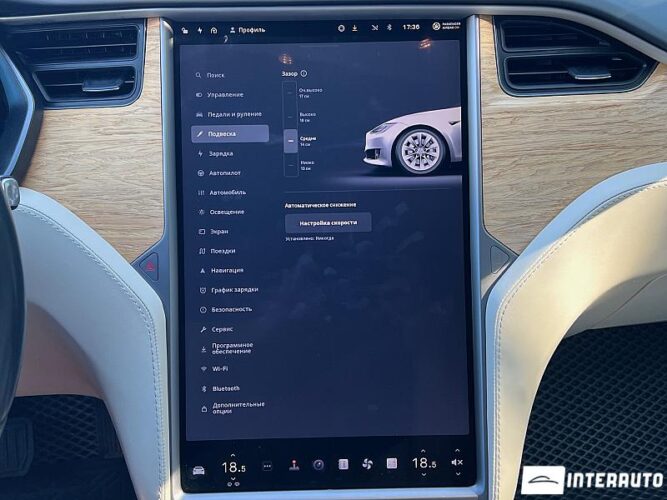 Tesla Model S 42 interauto-car