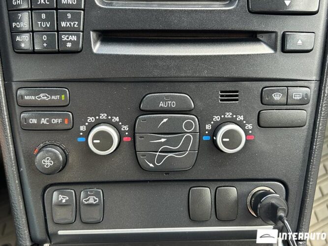 Volvo XC 90 42 interauto-car