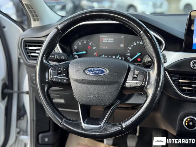 Ford Focus 38 interauto-car