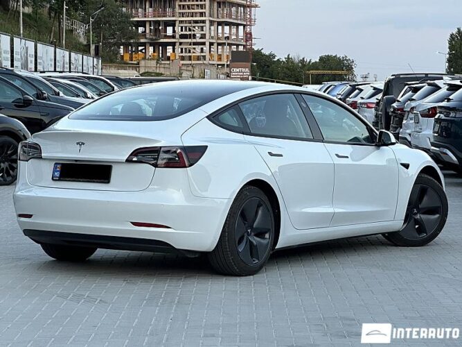 Tesla Model 3 34 interauto-car