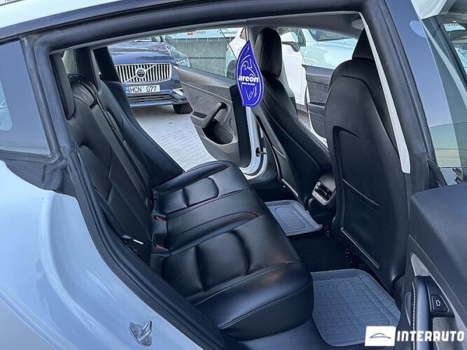 Tesla Model 3 45 interauto-car