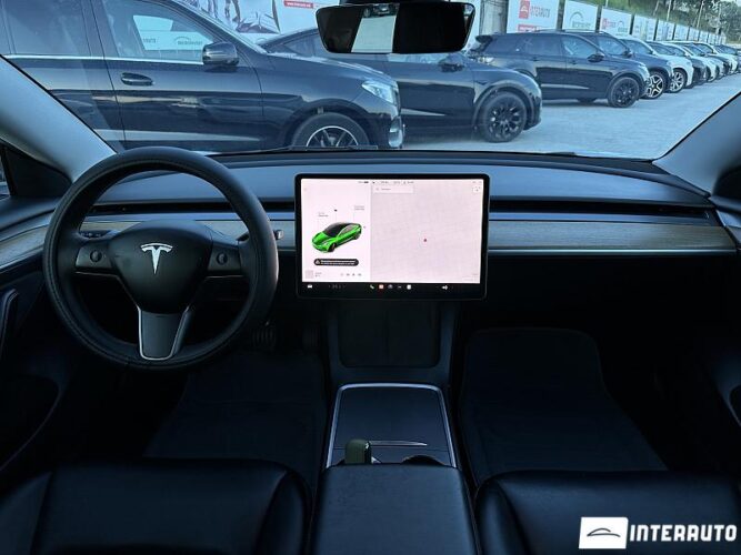 Tesla Model 3 37 interauto-car