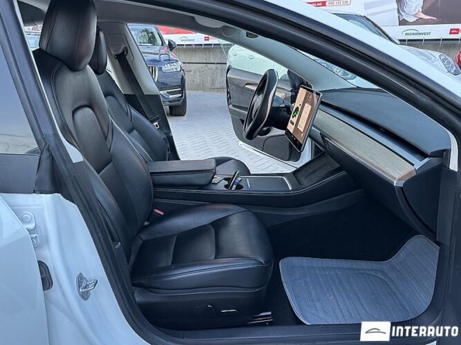 Tesla Model 3 46 interauto-car