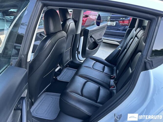 Tesla Model 3 44 interauto-car