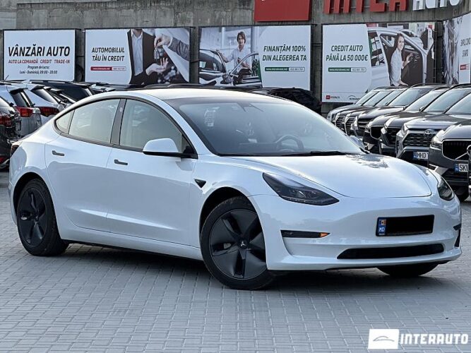 Tesla Model 3 32 interauto-car
