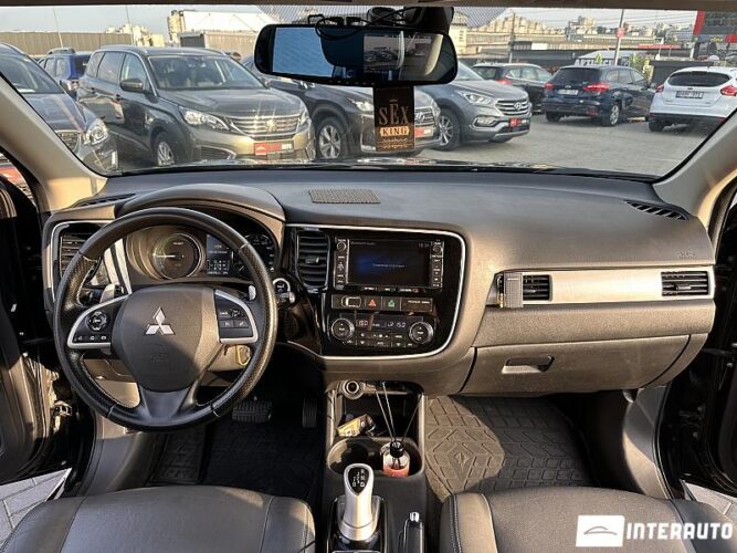 Mitsubishi Outlander 37 interauto-car