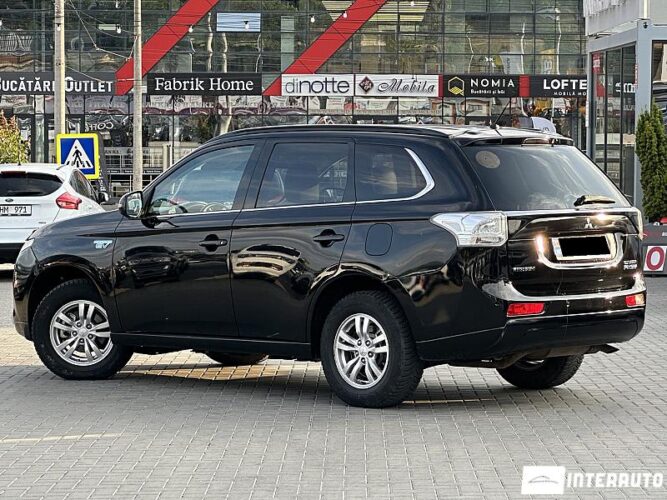 Mitsubishi Outlander 35 interauto-car