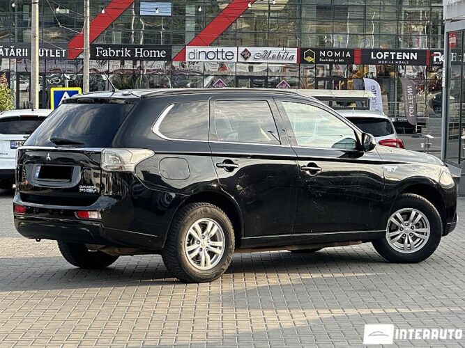 Mitsubishi Outlander 34 interauto-car