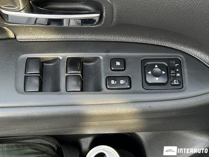 Mitsubishi Outlander 48 interauto-car