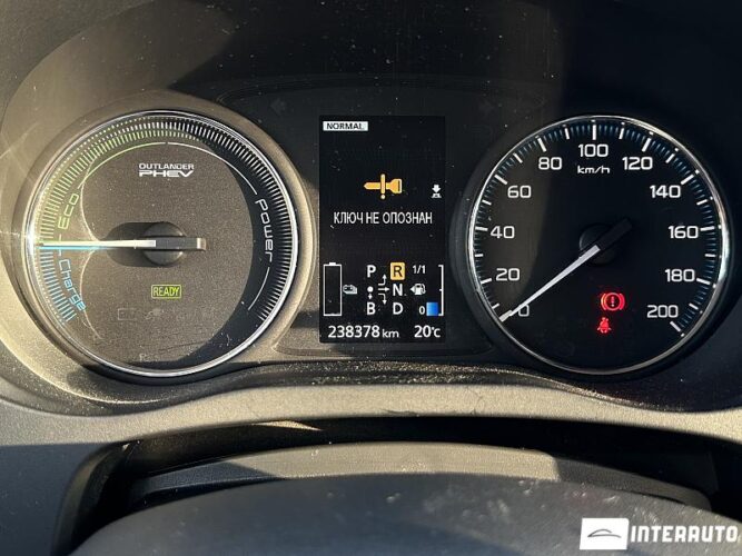 Mitsubishi Outlander 39 interauto-car