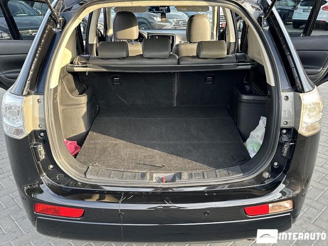 Mitsubishi Outlander 51 interauto-car