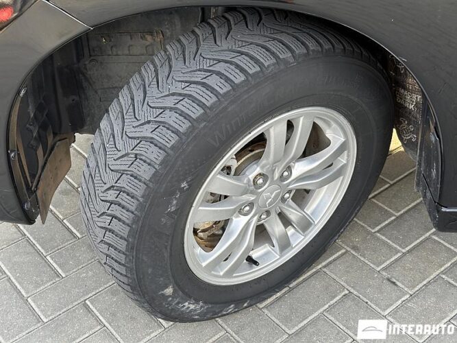 Mitsubishi Outlander 46 interauto-car