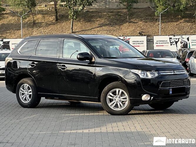 Mitsubishi Outlander 32 interauto-car