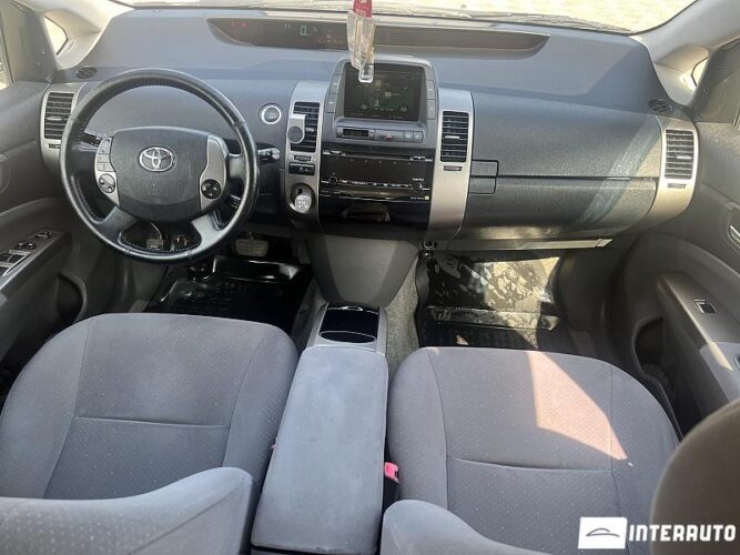 Toyota Prius 38 interauto-car